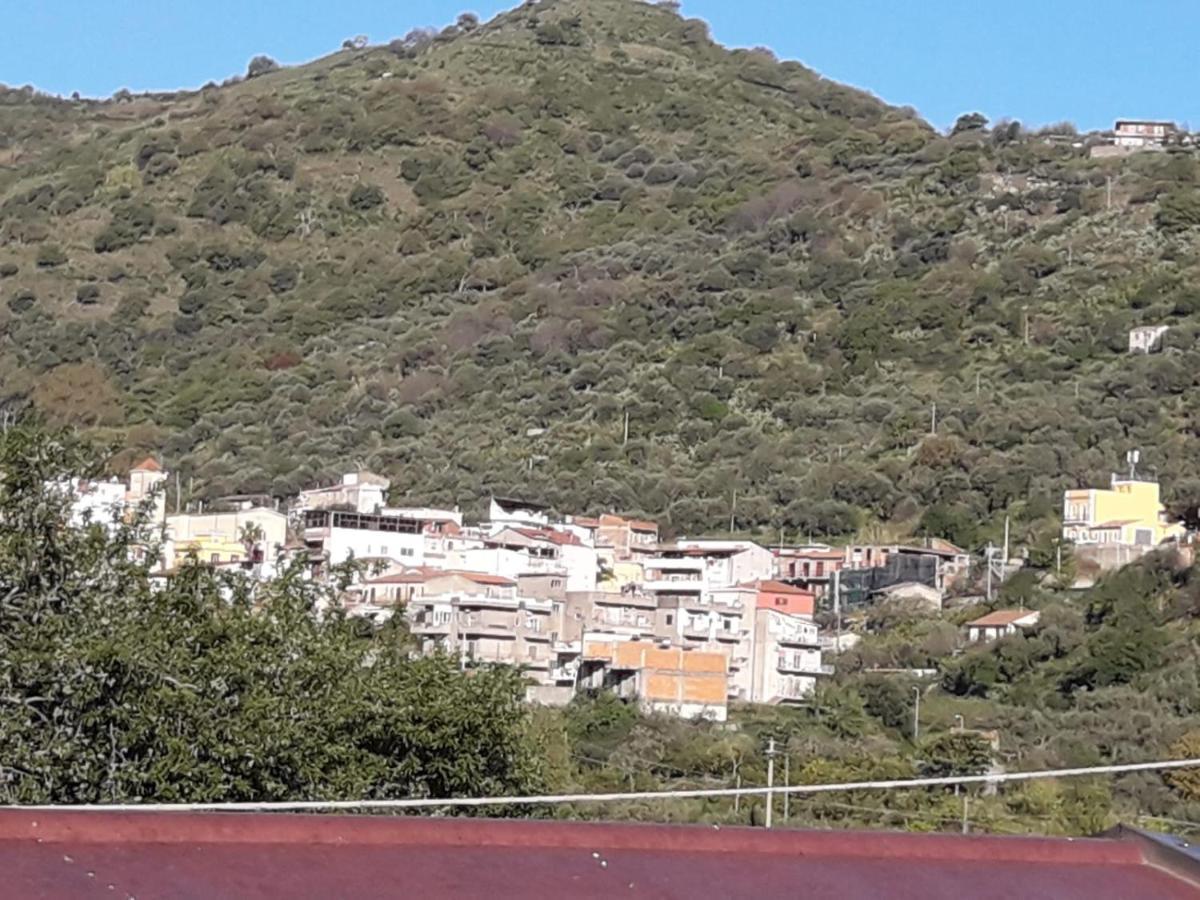 Casa Di Lucia Apartamento Forza dʼAgro Exterior foto